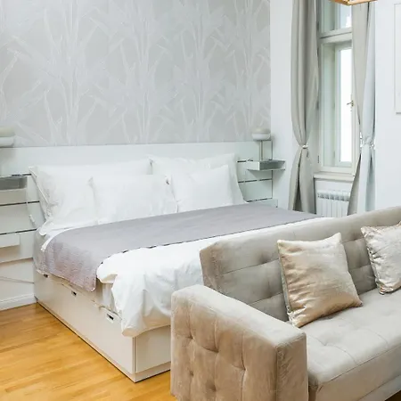Anytime Holiday- Muzeum Apartments Прага Экстерьер фото